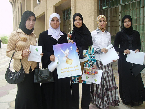 La'Onf women with poster