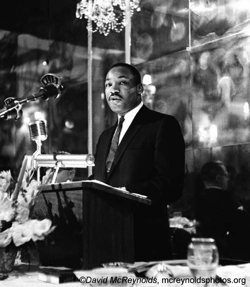 Martin Luther King Jr. gave the keynote speech at WRL’s 1959 annual dinner. The next day he left on his first trip to India to learn more about Gandhian nonviolence. Photos  David McReynolds/WRL.